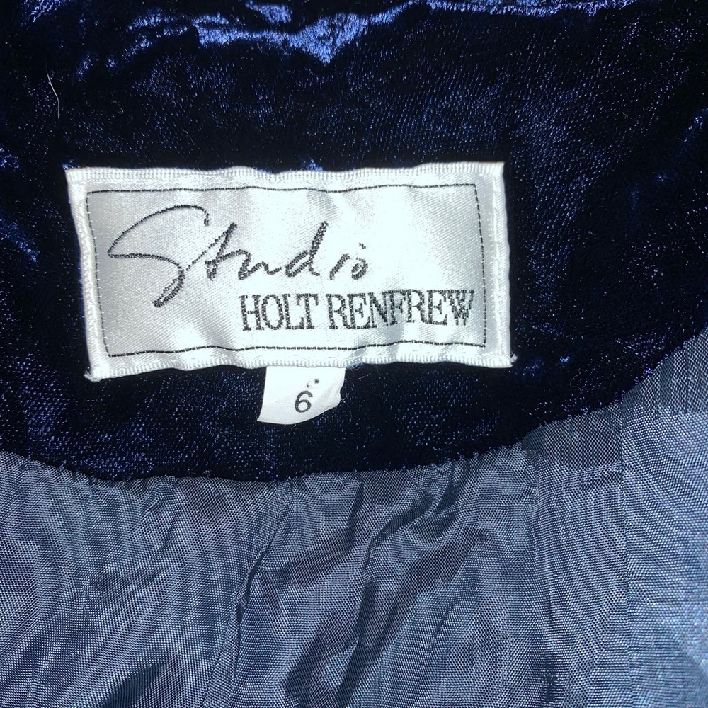 Elegant Velvet Blazer in Deep Blue - Picture 3 of 8